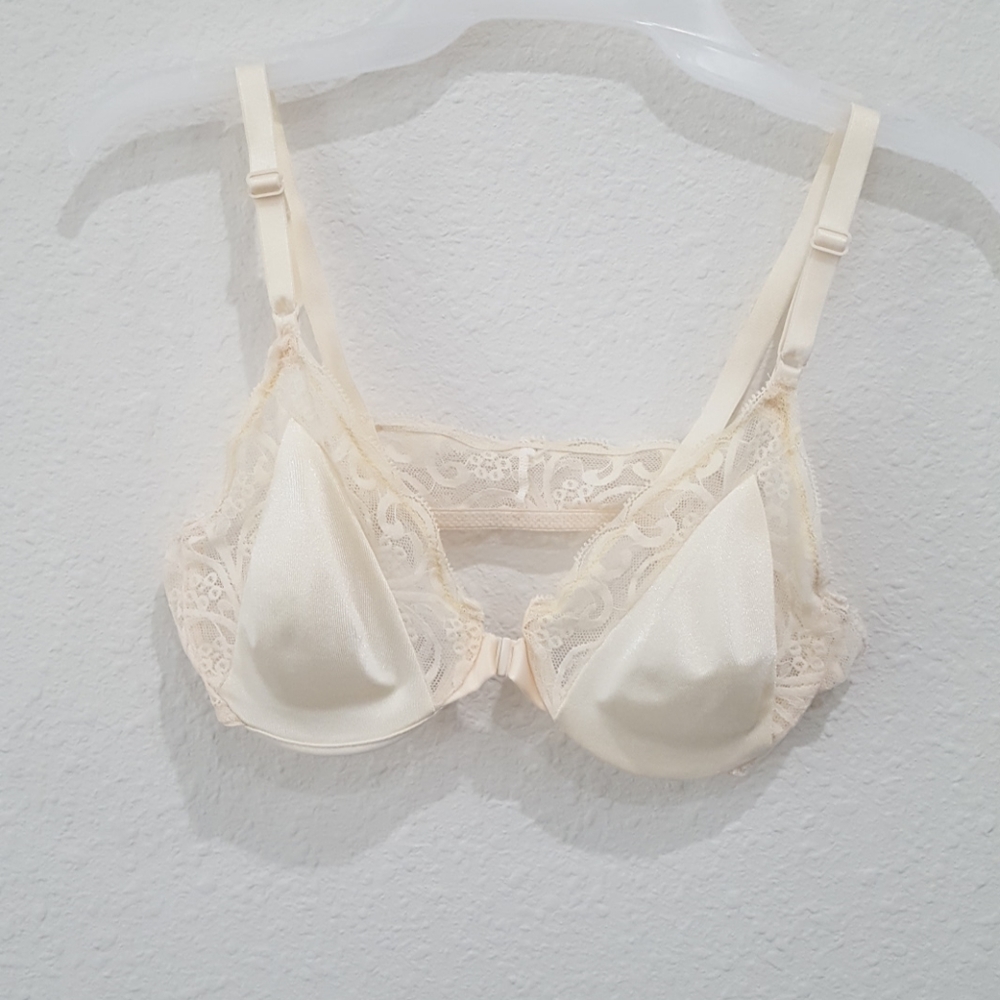 Victoria's Secret and Olga Bra Assortment - Picture 4 of 14